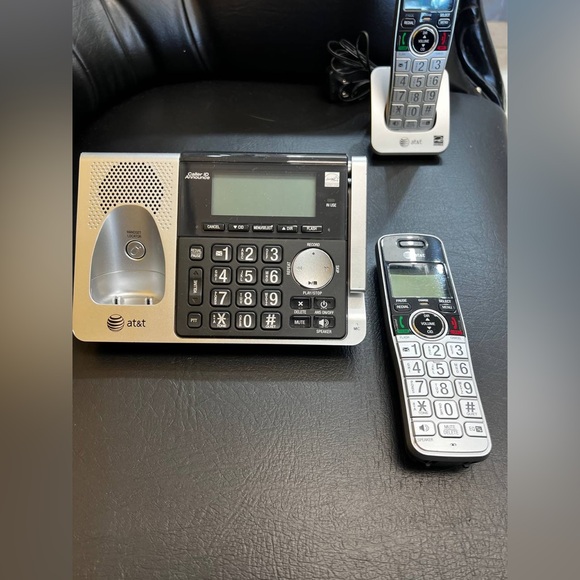 AT&T CL83464 DECT 6.0 Cordless Call ID Announce Phone System w/ 3 Handsets - Picture 8 of 14